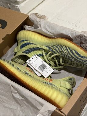YEEZY BOOST 350 V2